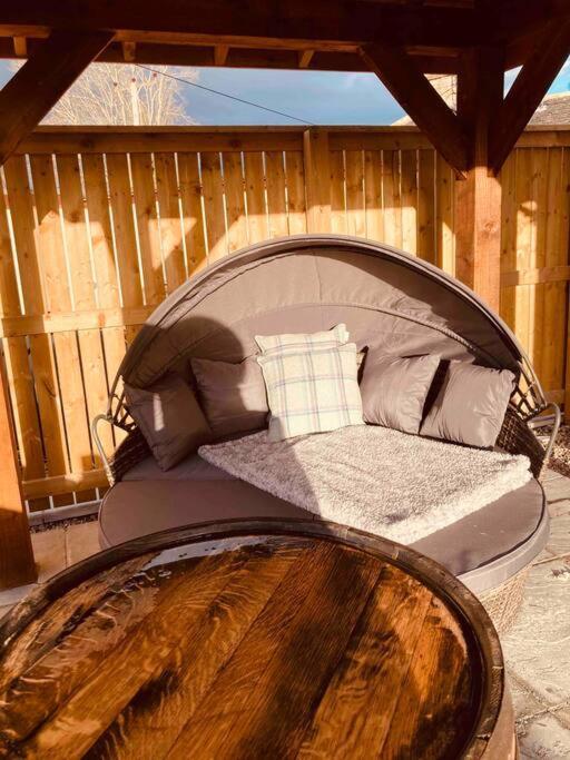 'Wardlaw View' Luxury Studio Apartment With Stunning View Kirkhill Eksteriør bilde