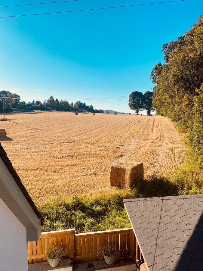 'Wardlaw View' Luxury Studio Apartment With Stunning View Kirkhill Eksteriør bilde
